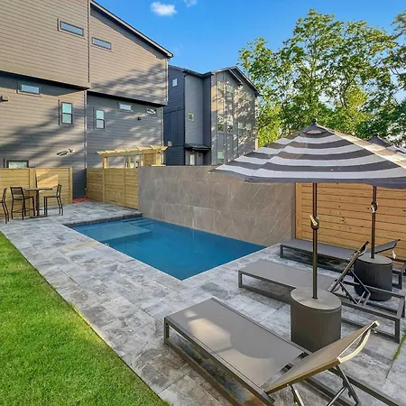 Stylish Multi-Level Retreat Rooftop & Pool Table